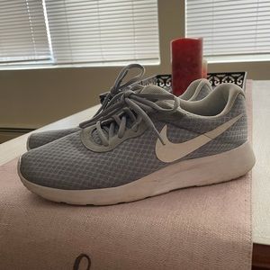 Women’s Nike Sneakers- Sz. 8.5